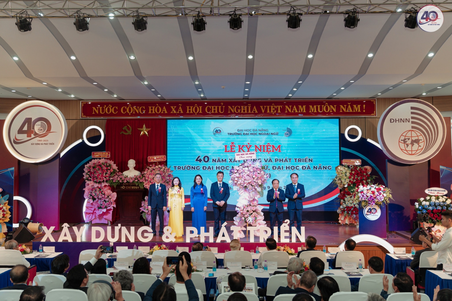 QK Group tham dự Lễ kỷ niệm 40 năm thành lập Trường Đại học Ngoại ngữ Đà Nẵng  QK Group tham dự Lễ kỷ niệm 40 năm thành lập Trường Đại học Ngoại ngữ Đà Nẵng