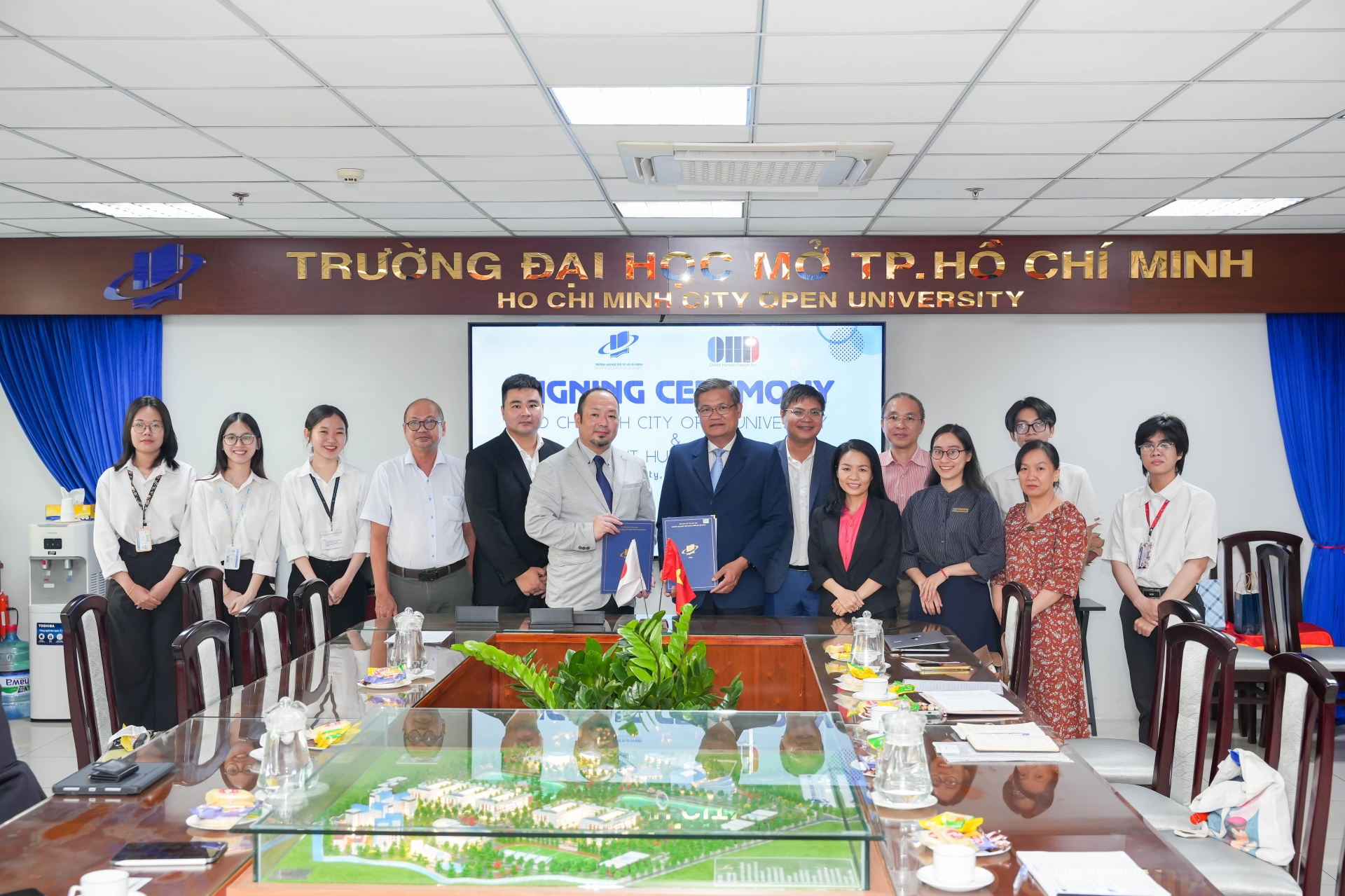 QK GROUP ĐỒNG HÀNH CÙNG LỄ KÝ KẾT HỢP TÁC & TRAO HỌC BỔNG  QK GROUP ĐỒNG HÀNH CÙNG LỄ KÝ KẾT HỢP TÁC & TRAO HỌC BỔNG